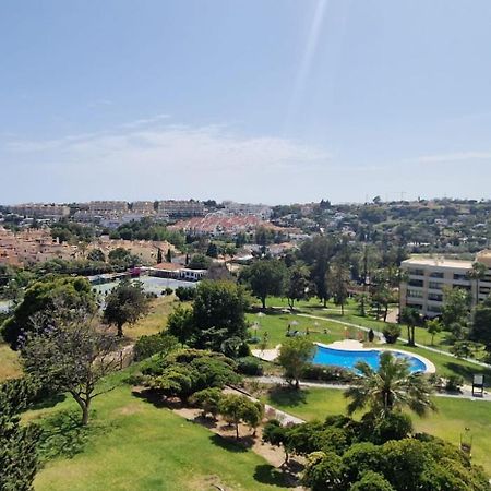 Modern Apartment With Stunning Views マルベーリャ エクステリア 写真