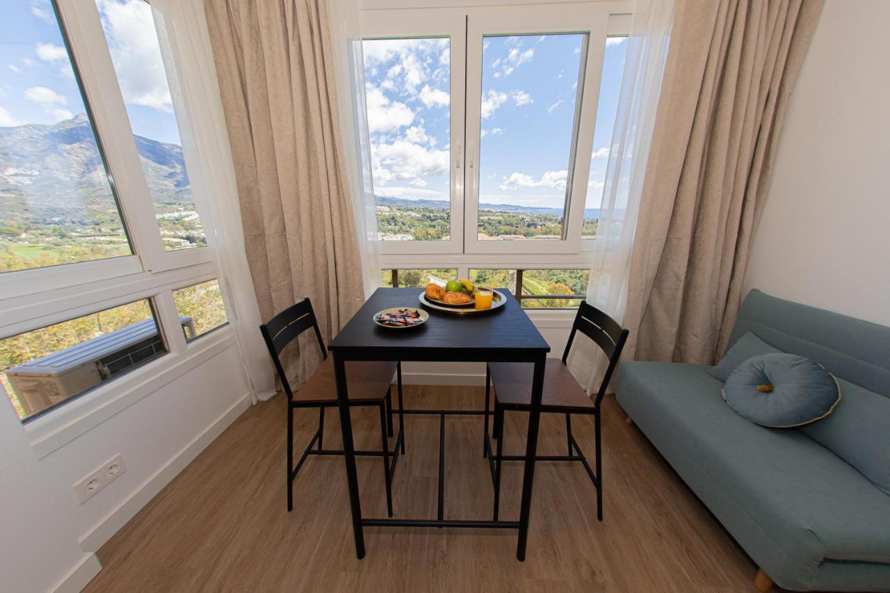 Modern Apartment With Stunning Views マルベーリャ エクステリア 写真