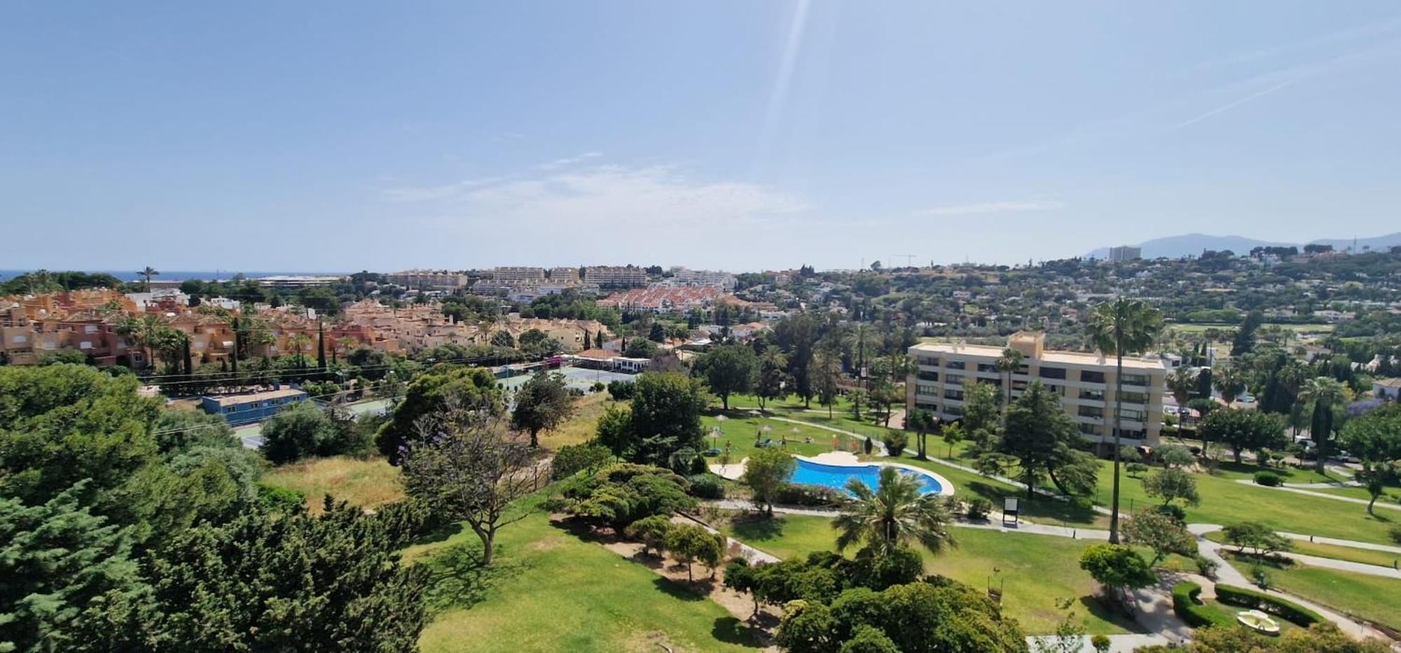 Modern Apartment With Stunning Views マルベーリャ エクステリア 写真